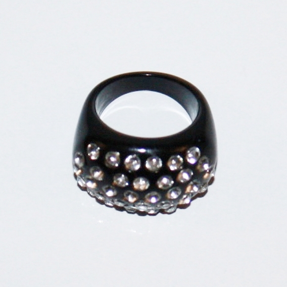 Retro Black Acrylic Rhinestone Ring - Picture 3 of 4